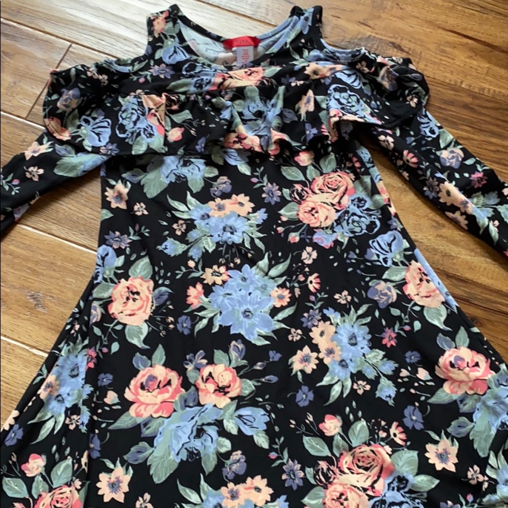 Girls 3/4 sleeve dress with cut out shoulders